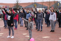 Überwältigende Teilnahme beim Flashmop zu„One Billion Rising“ in Freren