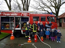 Feuerwehr besucht Zwergengruppe Andervenne