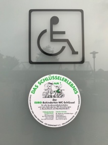 Öffentliches Behinderten-WC am Rathaus jetzt mit Euroschloss